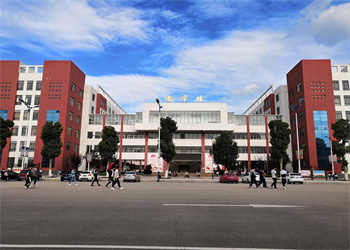 曲靖护理学校2025年五年制大专招生计划